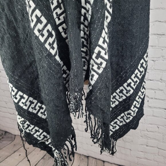 Free People Black White Hooded Toggle Boho Fringe Cape Sweater One Size O/S - Picture 8 of 13